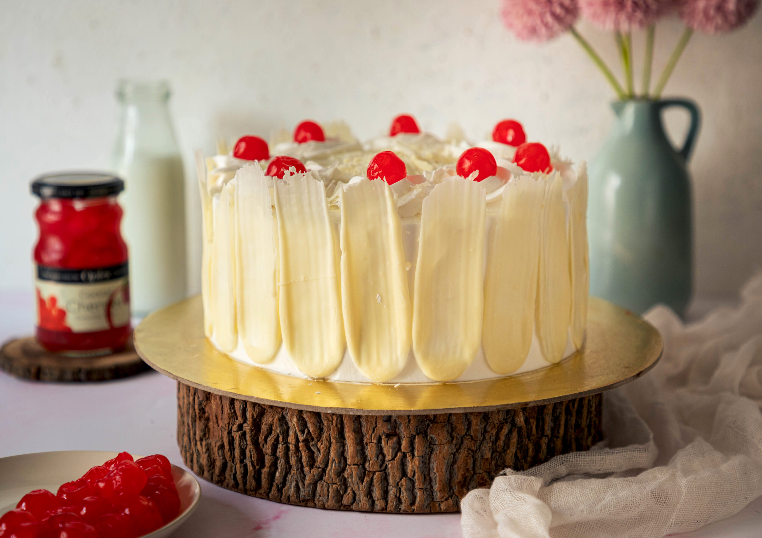 Marvelous White Forest Cake Half Kgs-thanhphatduhoc.com.vn