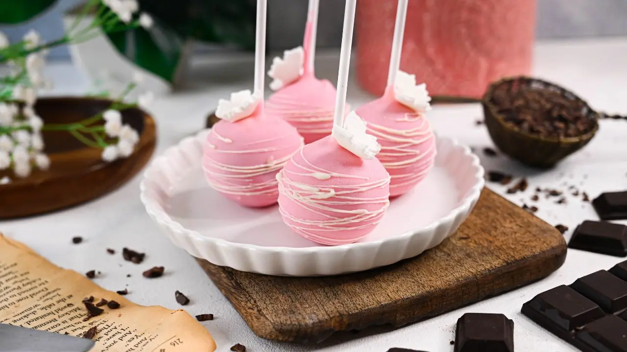This image has an empty alt attribute; its file name is Pop-Cake.jpg